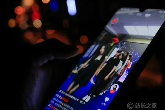 为什么我老公的手机号会显示在别人的快手号上?